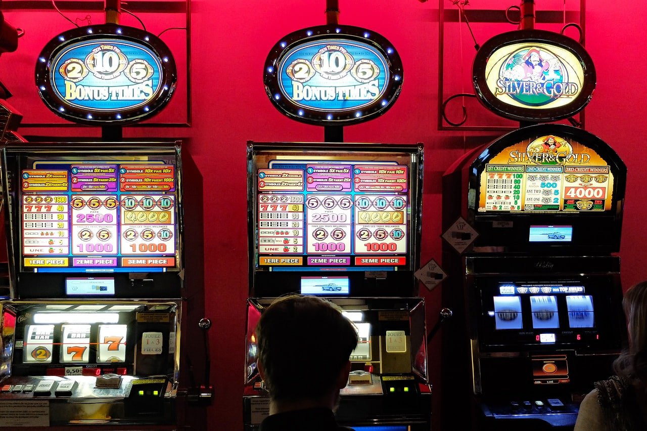 Sports and casino game categories displayed on 77 Casino platform